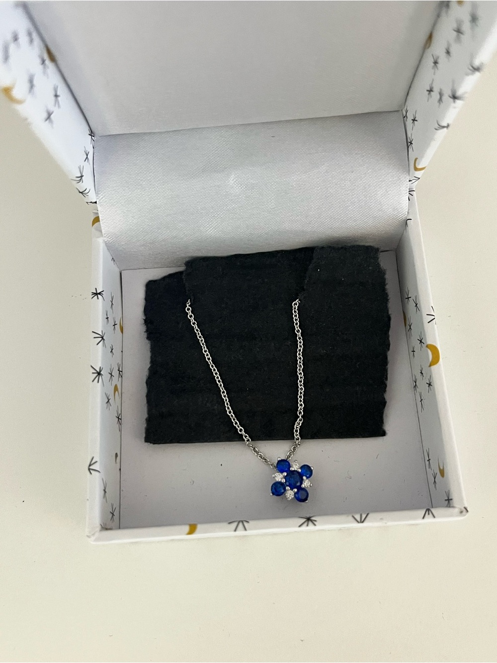sapphire & diamond pendant necklace